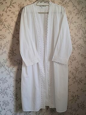 Victorian Trading Co Morning Gown Large 100% Cotton White NWOT Lace Detailing